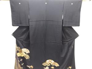 作家物　地紙に華紋・宝尽くし模様刺繍留袖（比翼付き）